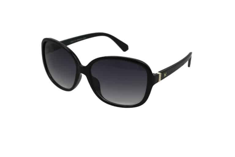 משקפי שמש - פלסטיק (2282), עם עדשות כהות בגזרה אוברסייז, במבצע בזול על רקע לבן.