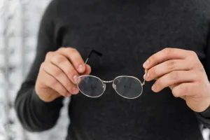 להבין את ההבדל בין צילינדר למספר במשקפיים