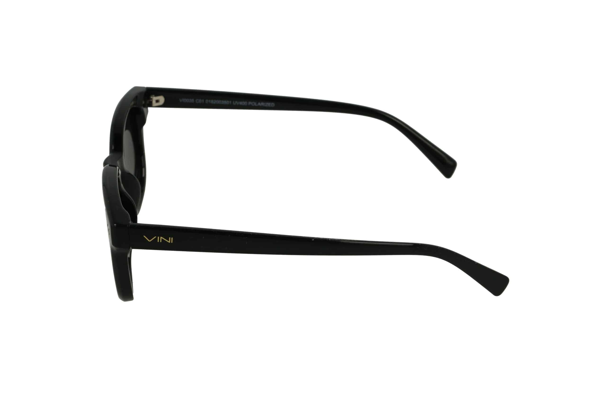 משקפי שמש שחורים המוצגים במבט מהצד, עם לוגו VINI באותיות זהב על זרוע המשקפיים.