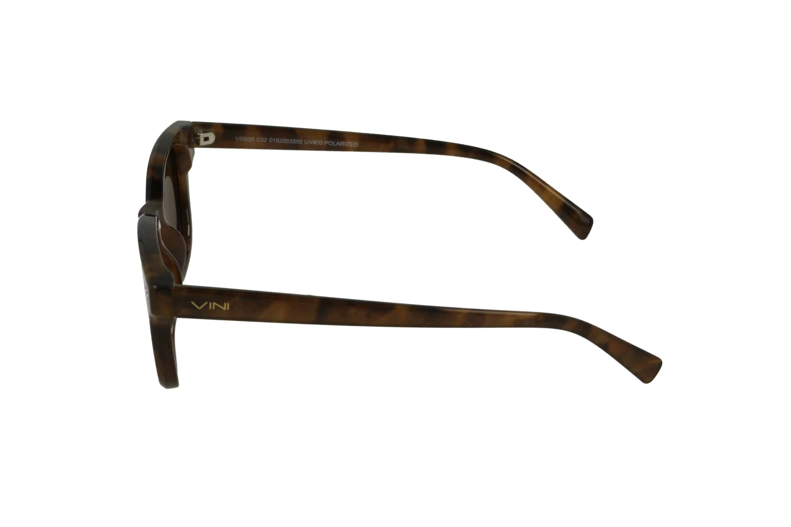 מבט צדדי על מסגרת משקפיים בצבע צב עם זרועות ישרות על רקע לבן.