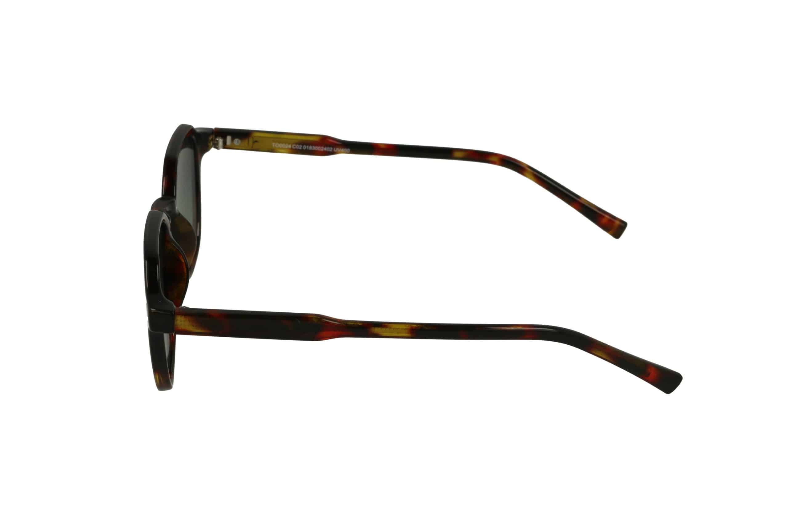 מבט צדדי על משקפי שמש בצבע צב עם עדשות כהות, המוצגים על רקע לבן.