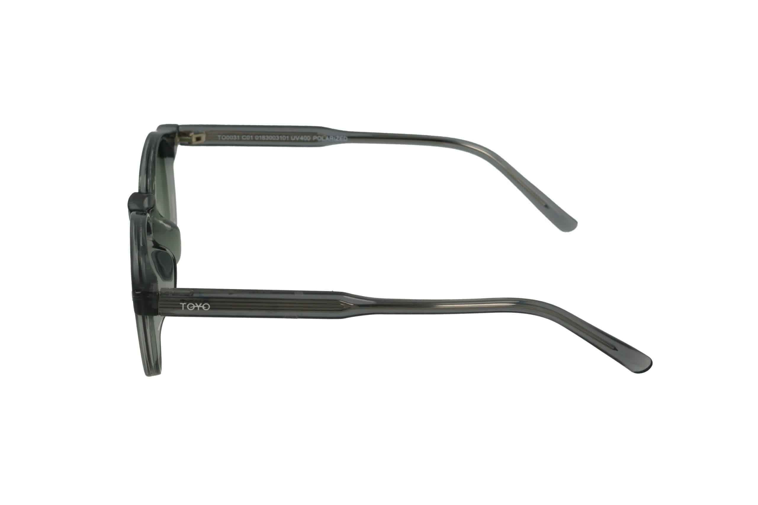 מבט צדדי על משקפי שמש אפורים ומלבניים עם זרועות שחורות על רקע לבן.